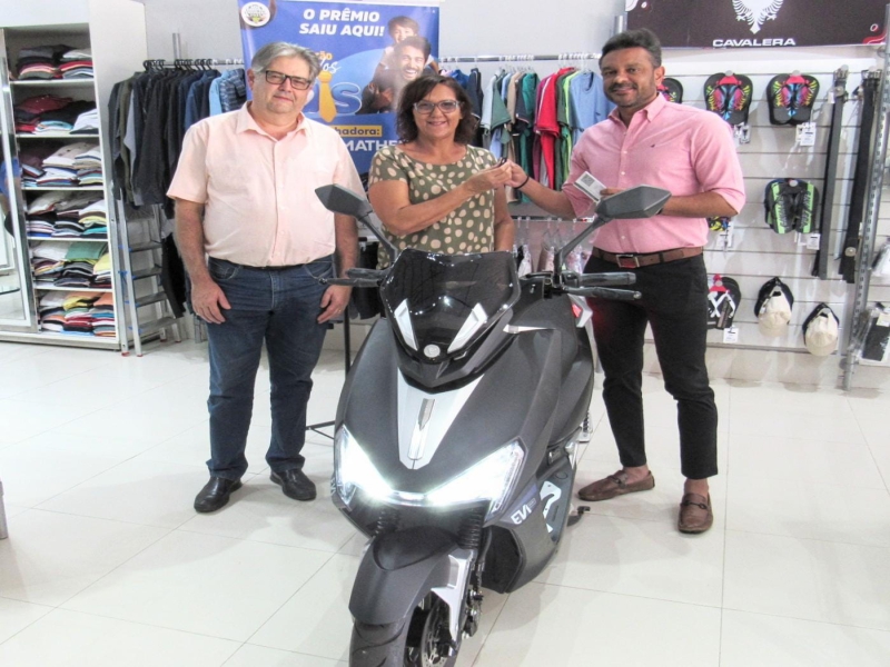 Notícia: ACIS oficializa a entrega de mais uma moto elétrica 0 km; desta vez, pela promoção Mês dos Pais