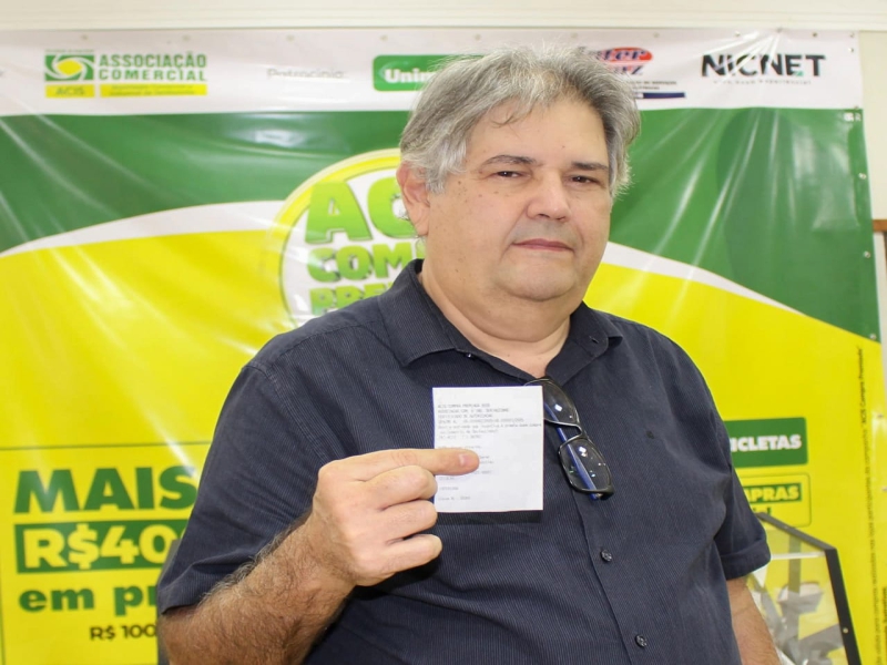 Notícia: Promoção Mês dos Pais: Renan Vitorino é o grande ganhador da moto elétrica 0 km sorteada pela ACIS